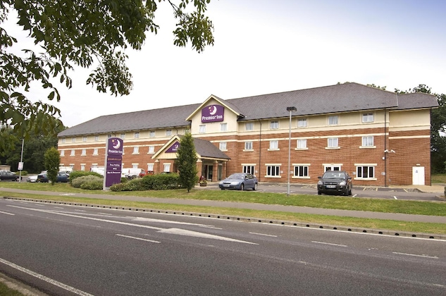 Gallery - Premier Inn Gatwick Crawley Town West