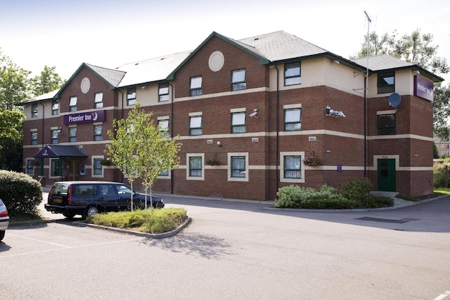 Gallery - Premier Inn Watford North