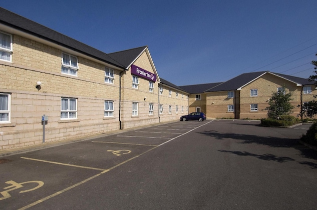 Gallery - Premier Inn Chippenham