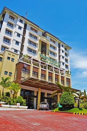 Gallery - The Pinnacle Hotel And Suites