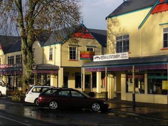 Gallery - No 1 Motels