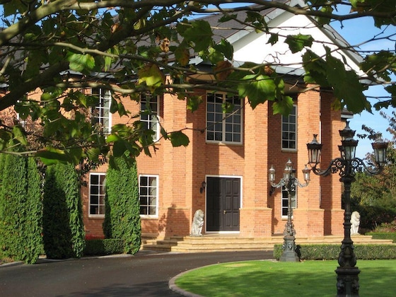 Gallery - Henley Hotel