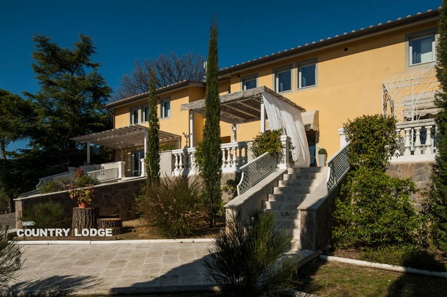 Gallery - Country Lodge
