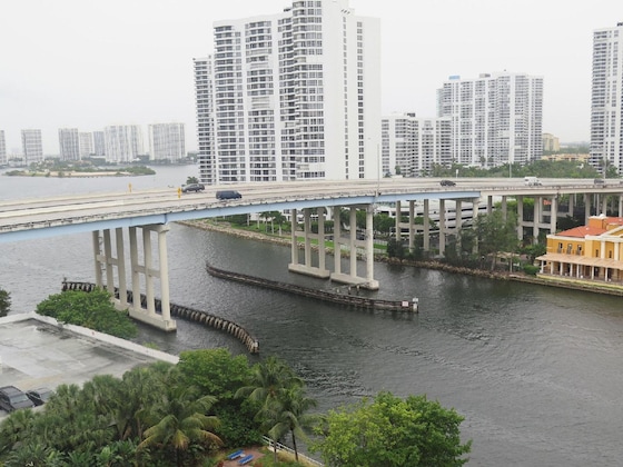 Gallery - Ocean Reserve Luxury Condos Across From Sunny Isles Beach