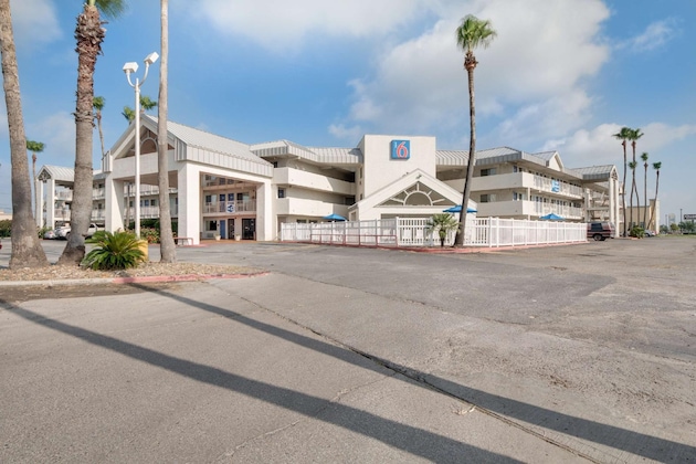Gallery - Motel 6 Brownsville North #4625