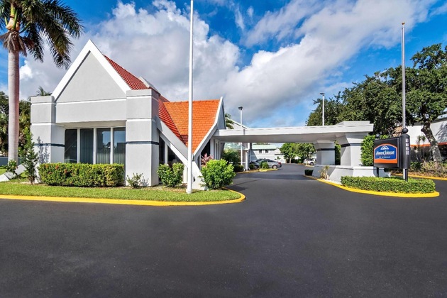 Gallery - Howard Johnson By Wyndham Vero Beach   Downtown