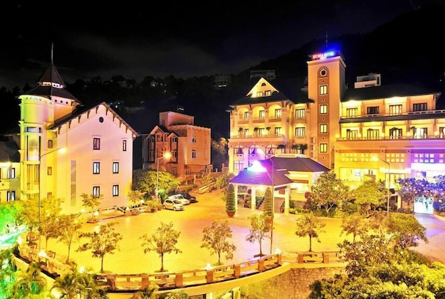 Gallery - Beachfront Hotel