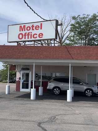 Gallery - Country Manor Motel Watkins