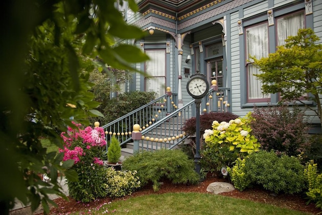 Gallery - C'est La Vie Inn