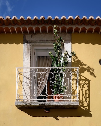 Gallery - Alfama Yellow House
