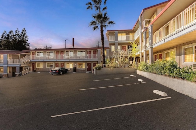 Gallery - Red Roof Inn Redding