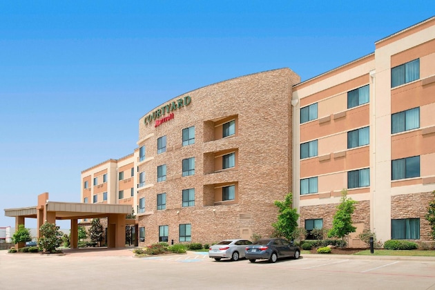 Gallery - Courtyard Lufkin