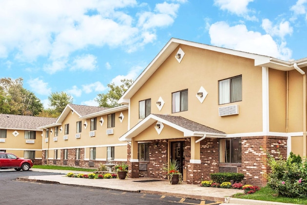 Gallery - Super 8 By Wyndham Sterling Heights Detroit Area