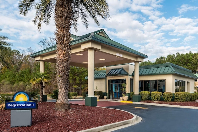Gallery - Days Inn By Wyndham Richmond Hill Savannah