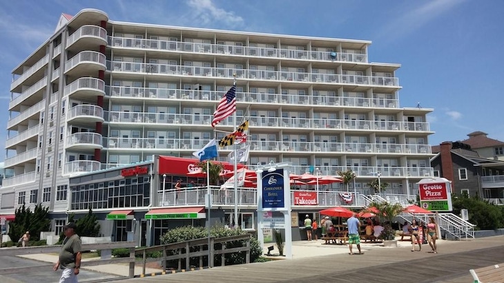 Gallery - Commander Hotel & Suites