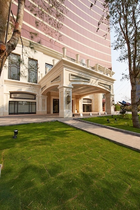 Gallery - The Lin Hotel