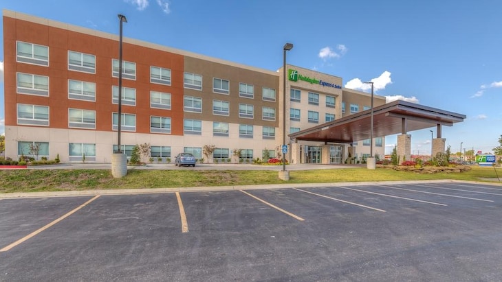 Gallery - Holiday Inn Express & Suites Tulsa Midtown, An Ihg Hotel