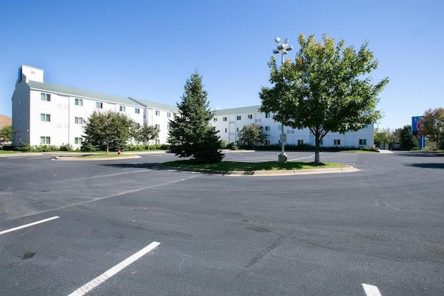 Gallery - Motel 6 Minneapolis-Brooklyn Center