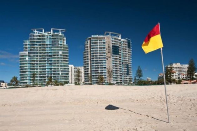 Gallery - Reflections Coolangatta Beach