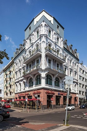 Gallery - Devin Art Hotel