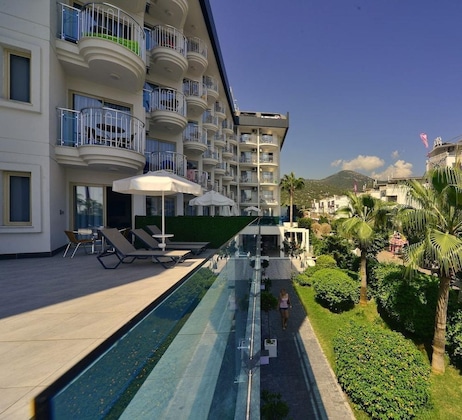 Gallery - White City Beach - Adults Only