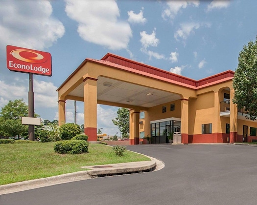 Gallery - Econo Lodge Inn & Suites