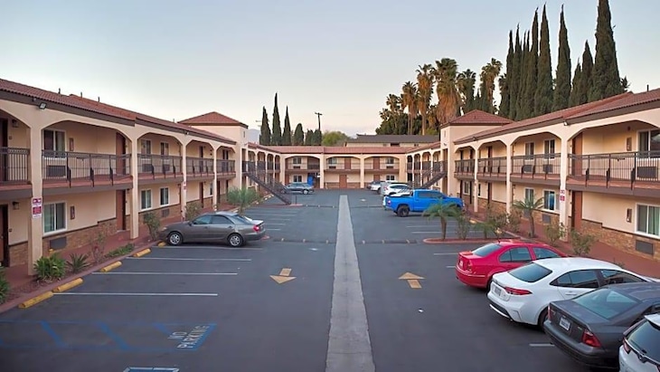 Gallery - Travelodge Inn & Suites By Wyndham West Covina