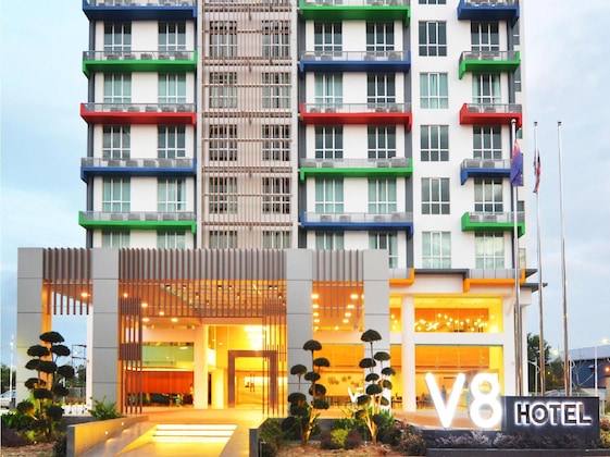 Gallery - V8 Hotel