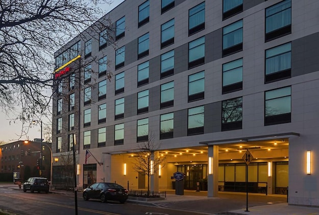 Gallery - Hampton Inn Chicago North-Loyola Station