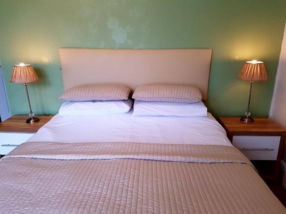 Gallery - The Clovelly - Guest Accomodation