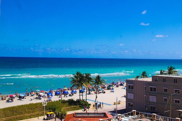 Gallery - Hollywood Beach Resort-Beautiful Studio Sleeps 4