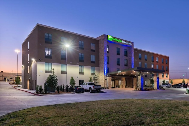 Gallery - Holiday Inn Express and Suites Fort Worth West
