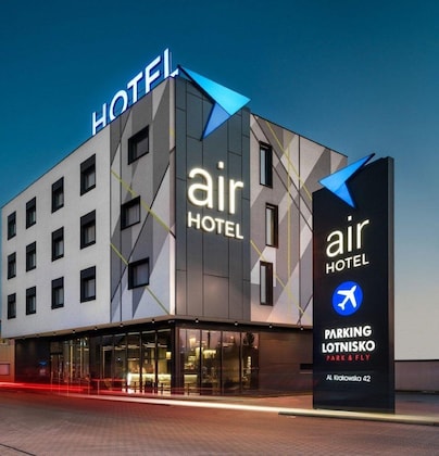 Gallery - Air Hotel