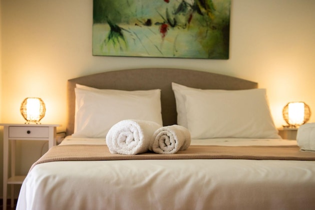Gallery - Blue Ark Athenian Nest