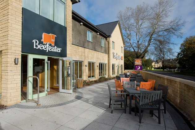 Gallery - Premier Inn Cirencester