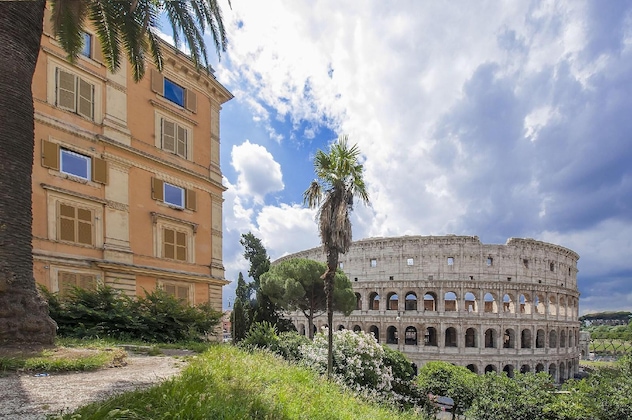 Gallery - Colosseum Corner