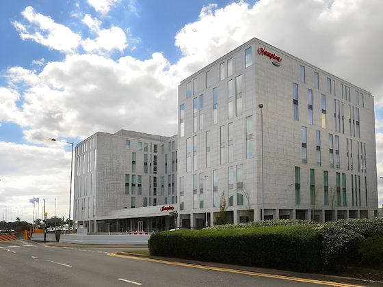 Gallery - Hampton By Hilton London Stansted Airport