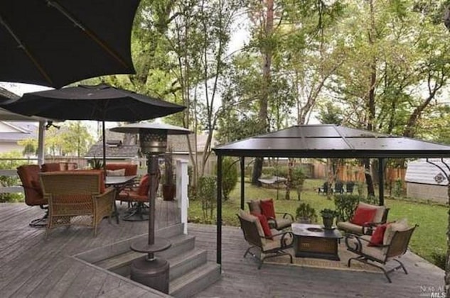 Gallery - The Giraffe Inn At Old Parks Manor