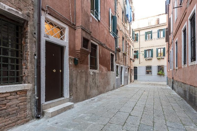 Gallery - La Loggia Della Luna