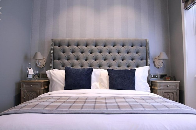 Gallery - The Grafton Arms Pub & Rooms