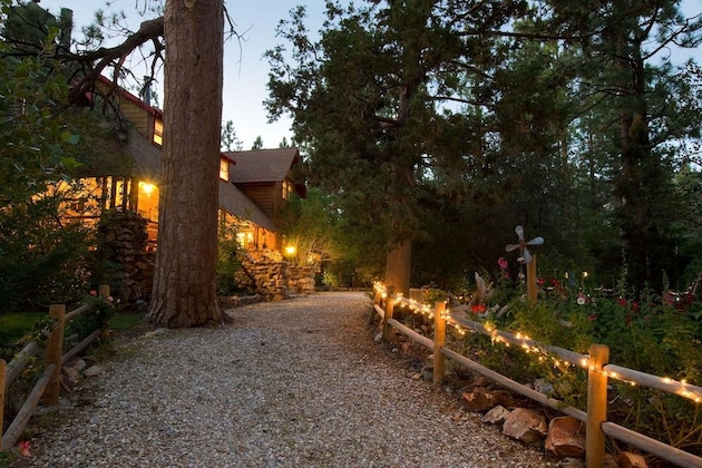 Gallery - Gold Mountain Manor Bed And Breakfast