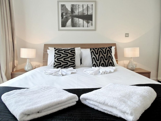 Gallery - Still Life Tower Hill Deluxe