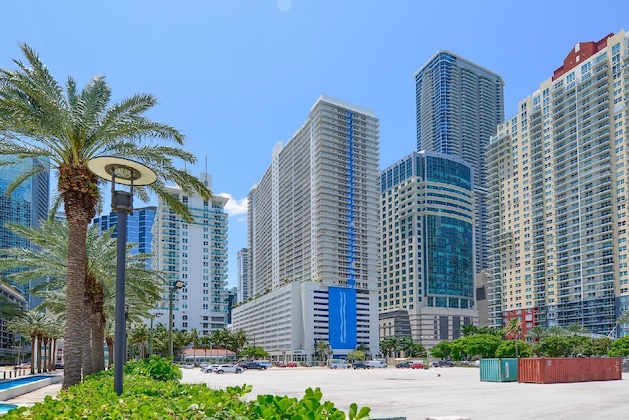 Gallery - Amazing High Rise At Brickell With Pool