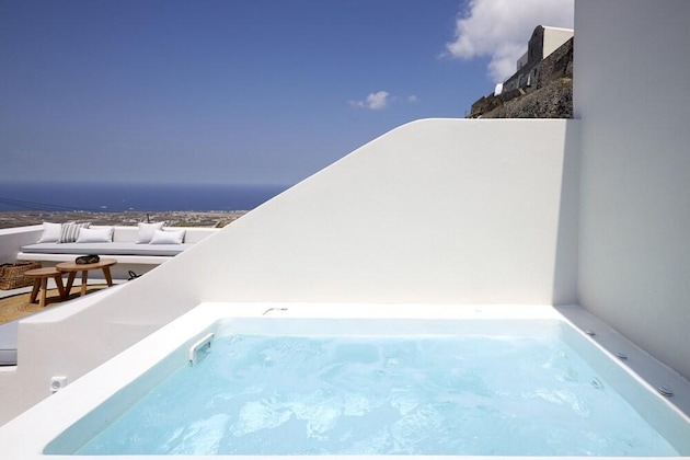 Gallery - White & Co. La Torre Suites Santorini