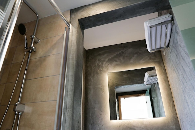 Gallery - V36 Suites