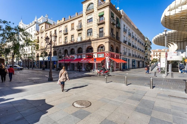 Gallery - Puerta De La Victoria