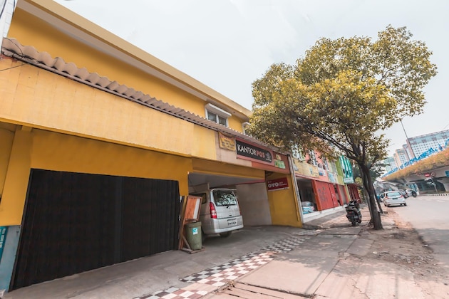 Gallery - Super Oyo 1868 J&B Room Pramuka