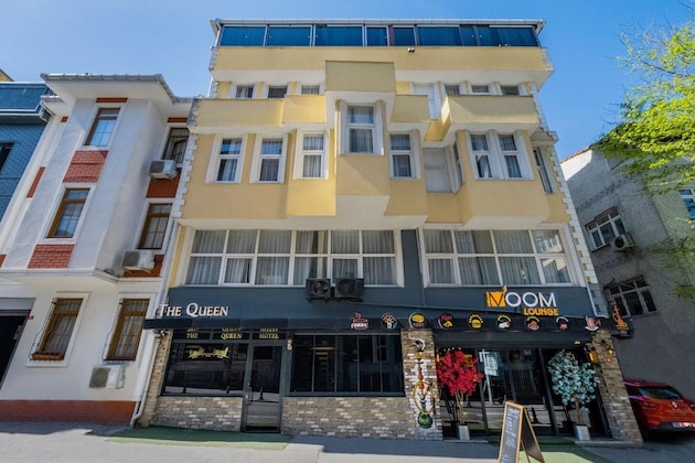 Gallery - The Queen Hotel