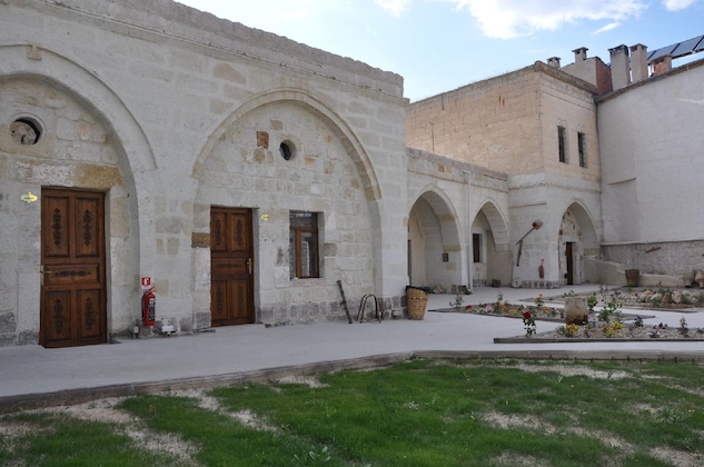 Gallery - Cavusin Cave House