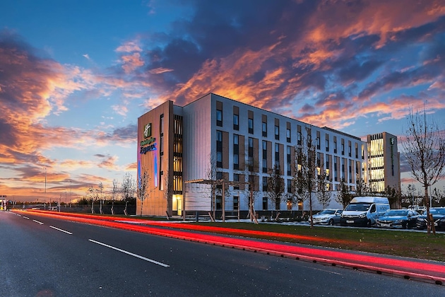 Gallery - Holiday Inn Express Bicester By Ihg
